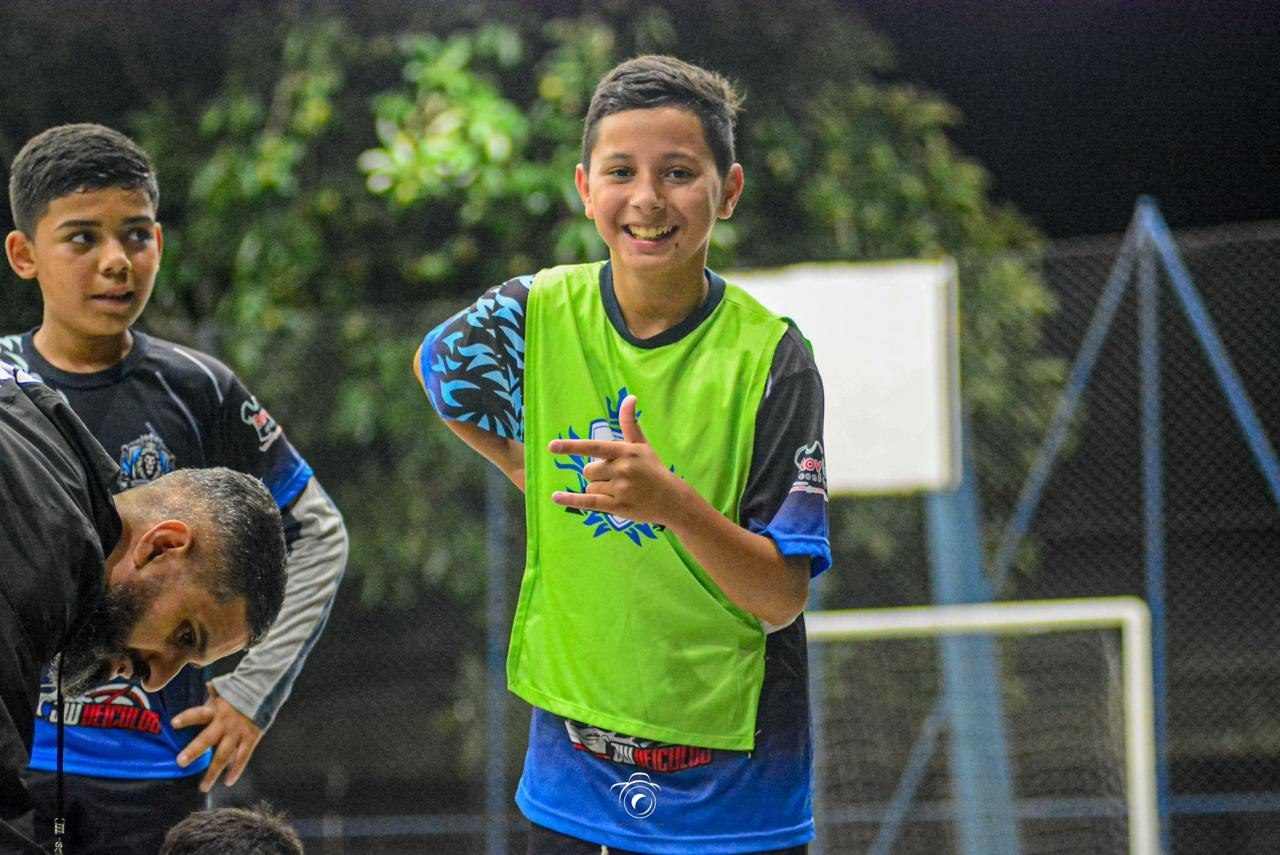 Crianças participando das atividades esportivas do Instituto